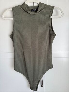 Nasty Gal Olive Green Ribbed Mock Neck Sleeveless Bodysuit. Size 6, like new!